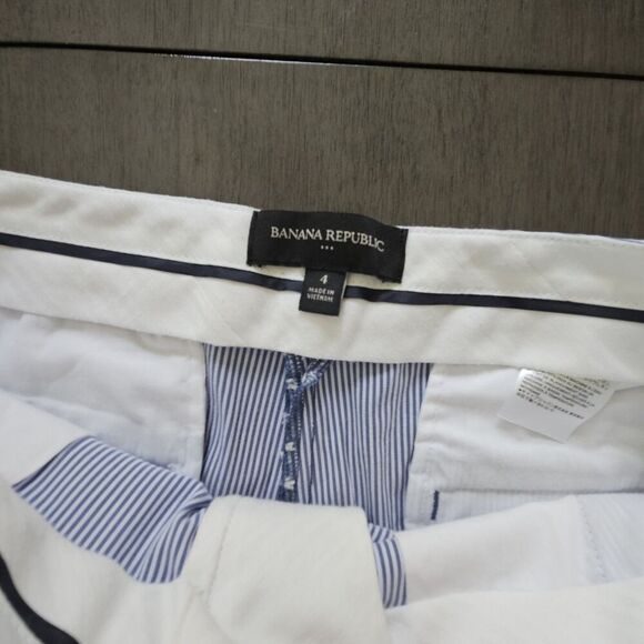 Banana Republic Size 4 Blue & White Seersucker Shorts 5" Inseam Coastal Preppy - Picture 2 of 9